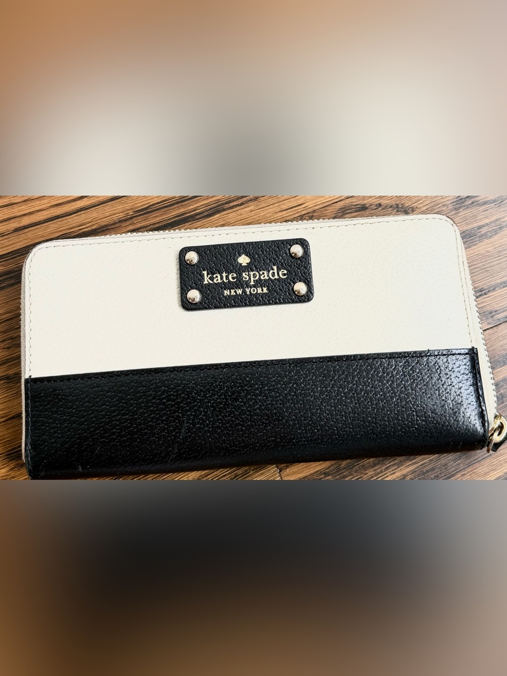 KATE SPADE New York Two-Tone Black & Cream Zip Wallet